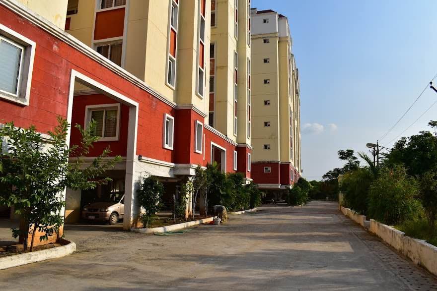 3 Beds 3 Baths - Apartment photo 2