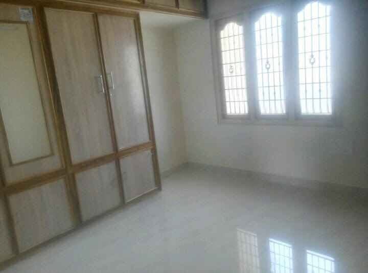 2 beds 2 baths House - 4